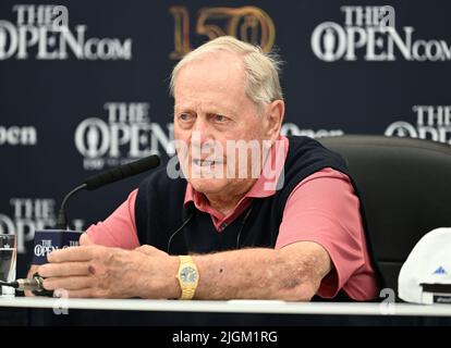 150. Open GolfChampionships, St Andrews, Juli 11. 2022 der ehemalige Open Champion Jack Nicklaus spricht während seiner Pressekonferenz im Medienzentrum am Old Course, St Andrews, Schottland. Quelle: Ian Rutherford/Alamy Live News. Stockfoto