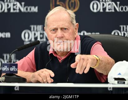 150. Open GolfChampionships, St Andrews, Juli 11. 2022 der ehemalige Open Champion Jack Nicklaus spricht während seiner Pressekonferenz im Medienzentrum am Old Course, St Andrews, Schottland. Quelle: Ian Rutherford/Alamy Live News. Stockfoto