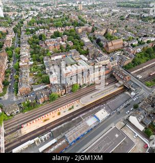 West Hampstead und West End Lane sind ein wohlhabendes Wohnviertel mit drei Stationen: U-Bahn, U-Bahn, oberirdisch und thameslink Stockfoto