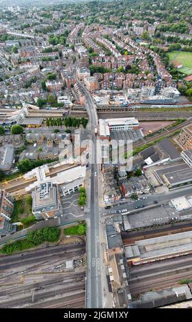 West Hampstead und West End Lane sind ein wohlhabendes Wohnviertel mit drei Stationen: U-Bahn, U-Bahn, oberirdisch und thameslink Stockfoto