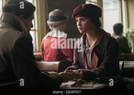 KIT HARINGTON, ALICIA VIKANDER, TESTAMENT DER JUGEND, 2014 Stockfoto