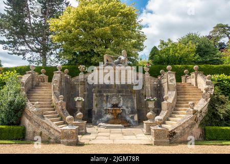 Kunstvoll, Treppe, Brunnen, Bowood House, Gärten, Wiltshire, England Stockfoto