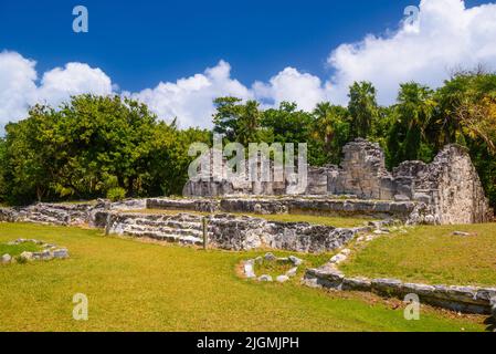 Alte Ruinen von Maya in der archäologischen Zone El Rey in der Nähe von Cancun, Yukatan, Mexiko. Stockfoto