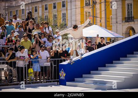 Lissabon, Portugal. 10.. Juli 2022. Der französische Skater Vincent Milou in Aktion während der RedBull Lisbon Conquest in Terreiro do Paço, Lissabon. Kredit: SOPA Images Limited/Alamy Live Nachrichten Stockfoto