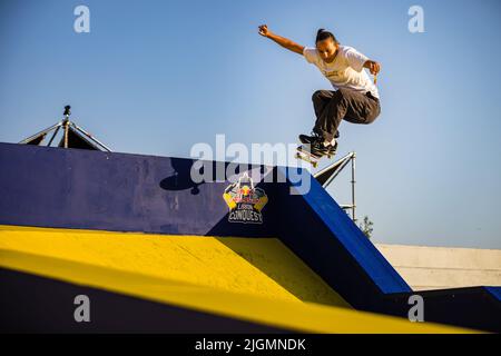 Lissabon, Portugal. 10.. Juli 2022. Die brasilianische Skaterin Marina Gabriela in Aktion während der RedBull Lisbon Conquest im Terreiro do Paço, Lissabon. Kredit: SOPA Images Limited/Alamy Live Nachrichten Stockfoto