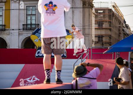 Lissabon, Portugal. 10.. Juli 2022. Der niederländische Skater Ross Zwetsloot ist während der RedBull Lisbon Conquest in Terreiro do Paço, Lissabon, in Aktion. (Foto von Henrique Casinhas/SOPA Images/Sipa USA) Quelle: SIPA USA/Alamy Live News Stockfoto