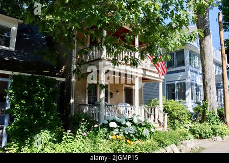 Blick auf die Straße von der Chautauqua Institution Area in Chautauqua, im Norden des Staates New York. Stockfoto