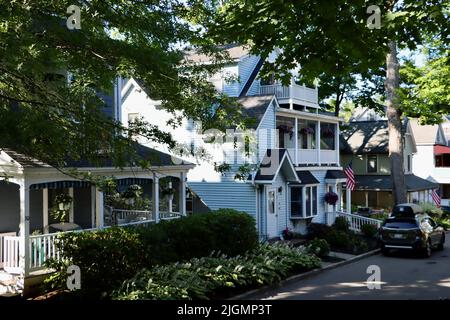 Blick auf die Straße von der Chautauqua Institution Area in Chautauqua, im Norden des Staates New York. Stockfoto