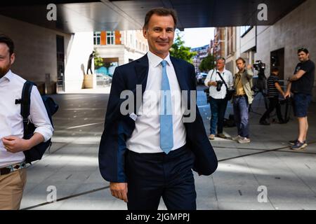 London, Großbritannien. 10.. Juli 2022. Jeremy Hunt kommt für Sophie Raworth's „Sonntagmorgen“ im BBC Broadcasting House in London an. (Foto von Tejas Sandhu/SOPA Images/Sipa USA) Quelle: SIPA USA/Alamy Live News Stockfoto