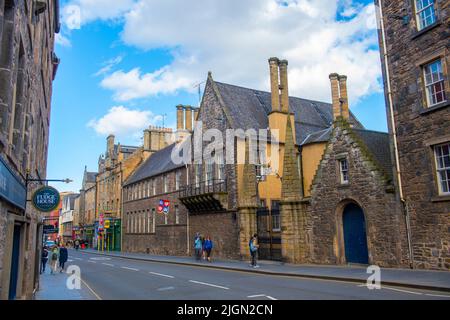 Old Moray House auf dem Holyrood Campus der Universität Edinburgh, 174 Canongate, Royal Mile in der Altstadt von Edinburgh, Schottland, Großbritannien. Die Altstadt von Edinburgh ist ein Stockfoto