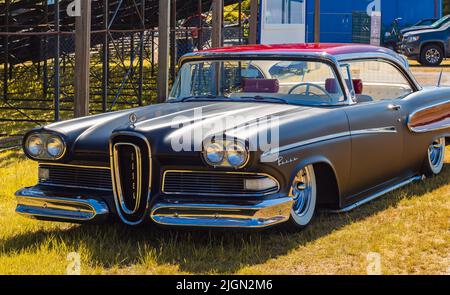 Vintage Ford Edsel Pacer auf der Classic Car Show. Edsel Pacer Cabrio, 1958. Straßenfoto, niemand, selektiver Fokus, Editorial-Juli 1 Stockfoto