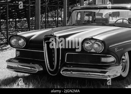 Vintage Ford Edsel Pacer auf der Classic Car Show. Edsel Pacer Cabrio, 1958. Straßenfoto, niemand, selektiver Fokus, Editorial-Juli 1 Stockfoto