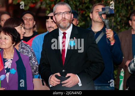 Breslau, Breslau, Polen. 11.. Juli 2022. In Breslau feierten Nationalisten den Tag des Gedenkens an die Opfer des Völkermordes, den ukrainische Nationalisten an den Bürgern der Zweiten Polnischen Republik begangen haben. In PIC: Grzegorz Braun - Parlamentsabgeordneter, rechtsextremer Aktivist, Vorsitzender des Konföderats der Polnischen Krone (Foto: © Krzysztof Zatycki/ZUMA Press Wire) Quelle: ZUMA Press, Inc./Alamy Live News Stockfoto