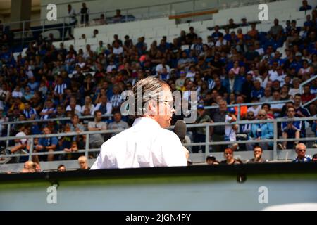 KSC Karlsruher SC Präsident Siegmund-Schultze Familienflagge Stadion Wildparkstadion Christian Eichner Coach Stockfoto