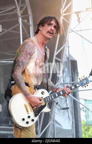 Justin Hawkins of the Darkness beim Cornbury Festival, Great Tew, Oxford, Großbritannien. 8. Juli 2022 Stockfoto