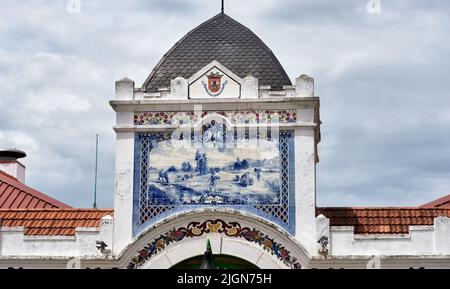 Azulejos Fliesen Platten, die den Markt decken spiegelt die Aktivitäten des Marktes und der Landschaft in Vila Franca de Xira, portugal Stockfoto