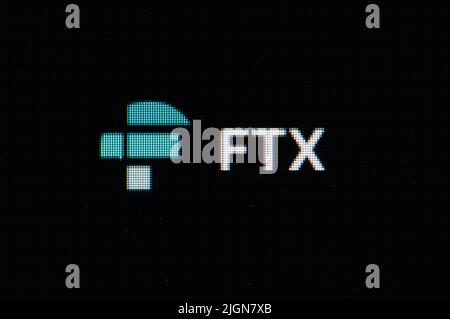 Rottweil, Deutschland. 11.. Juli 2022. Das Logo des FTX Crypto Exchange ist auf dem Bildschirm eines Computers in einem Büro zu sehen. Kredit: Silas Stein/dpa/Alamy Live Nachrichten Stockfoto