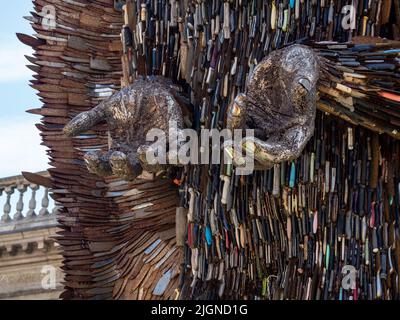 Knife Angel Skulptur, All Saints Plaza, Northampton, Großbritannien; ein Wanderkunstwerk von Alfie Bailey als Symbol gegen Gewalt und Aggression Stockfoto