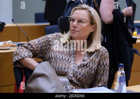 Brüssel, Belgien. 12.. Juli 2022. Die Finanzministerin Sigrid Kaag kommt am 12. Juli 2022 zu einer Ratsversammlung für Wirtschaft und Finanzen (ECOFIN) nach Brüssel, Belgien. Kredit: ALEXANDROS MICHAILIDIS/Alamy Live Nachrichten Stockfoto