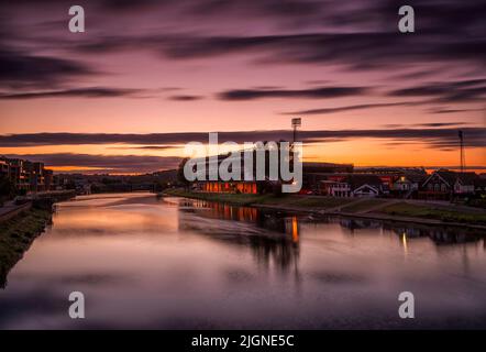 Sonnenaufgang auf dem Fluss Trent auf dem City Ground in Nottingham Nottinghamshire England Stockfoto