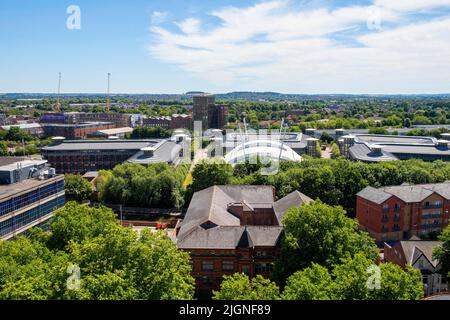 Blick nach Süden von der Terrasse von Nottingham Castle, in Richtung The Meadows, Nottinghamshire England Stockfoto