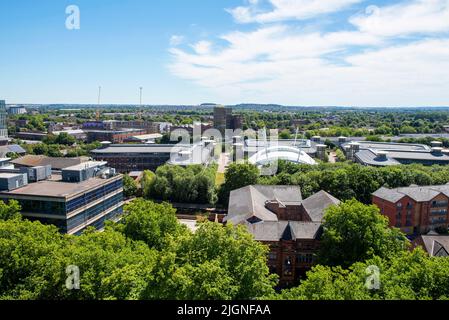 Blick nach Süden von der Terrasse von Nottingham Castle, in Richtung The Meadows, Nottinghamshire England Stockfoto