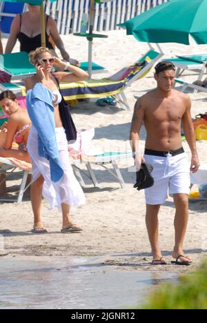 Meer 2008 Sardinien Porto Cervo Alba Ruja Francesco Totti Und Ehefrau Ilary Blasi Im Urlaub An Der Costa Smeralda Stockfoto