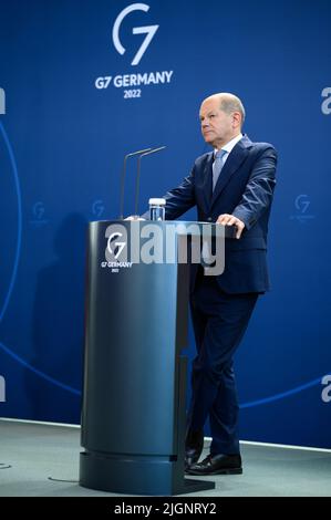 Berlin, Deutschland. 12.. Juli 2022. Bundeskanzler Olaf Scholz (SPD) äußert sich nach ihren Gesprächen im Kanzleramt auf einer Pressekonferenz mit dem slowenischen Ministerpräsidenten Golob. Quelle: Bernd von Jutrczenka/dpa/Alamy Live News Stockfoto