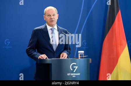 Berlin, Deutschland. 12.. Juli 2022. Bundeskanzler Olaf Scholz (SPD) äußert sich nach den Gesprächen im Kanzleramt auf einer Pressekonferenz mit dem slowenischen Ministerpräsidenten Golob. Quelle: Bernd von Jutrczenka/dpa/Alamy Live News Stockfoto