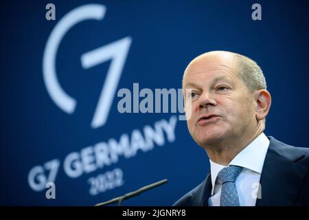 Berlin, Deutschland. 12.. Juli 2022. Bundeskanzler Olaf Scholz (SPD) äußert sich nach den Gesprächen im Kanzleramt auf einer Pressekonferenz mit dem slowenischen Ministerpräsidenten Golob. Quelle: Bernd von Jutrczenka/dpa/Alamy Live News Stockfoto