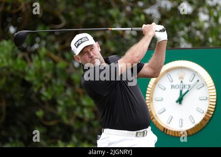 Lee Westwood von England auf dem Fairway 3. während des 3. Trainingstages der Open auf dem Old Course, St Andrews. Bilddatum: Dienstag, 12. Juli 2022. Stockfoto