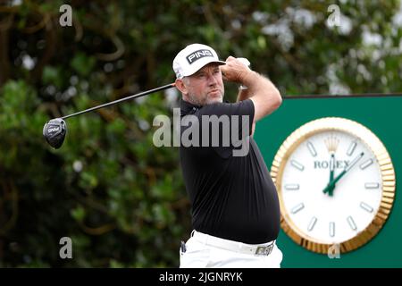 Lee Westwood von England auf dem Fairway 3. während des 3. Trainingstages der Open auf dem Old Course, St Andrews. Bilddatum: Dienstag, 12. Juli 2022. Stockfoto