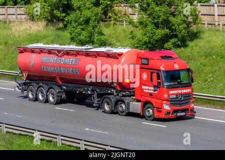 Montgomery Tank Services, Spediteure, die Schüttgüter transportieren. 2016 Mercedes-Benz 2532LS 10677cc Diesel LKW; unterwegs auf der Autobahn M61, Manchester, Großbritannien Stockfoto