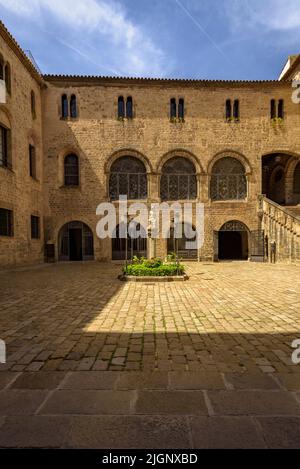 Innenhof des Bischofspalastes von Barcelona und aktuelle Diözesanarchiv der Stadt (Barcelona, Katalonien, Spanien) ESP: Patio del palacio Episcopal Stockfoto