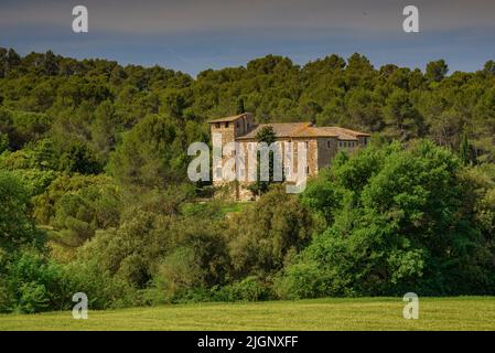 Font Negra Landhaus im Frühjahr, im Naturpark Collserola (Sant Cugat del Vallès, Barcelona, Katalonien, Spanien) ESP Casa de la Font Negra Stockfoto