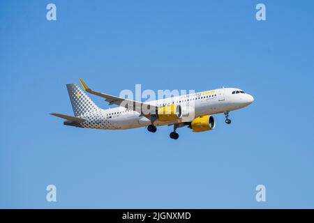 El Prat, Spanien, 8, Juli 2022. Flugzeuge landen. Quelle: JG/Alamy Live News Stockfoto