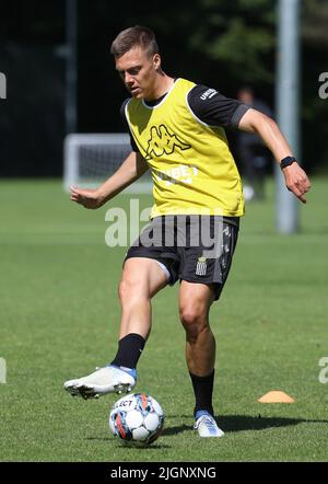 Charleroi's Daan Heymans in Aktion während einer Trainingseinheit des belgischen Fußballteams der ersten Liga Sporting Charleroi vor der Saison 2022-2023, Dienstag, 12. Juli 2022 in Garderen, Niederlande. BELGA FOTO VIRGINIE LEFOUR Stockfoto
