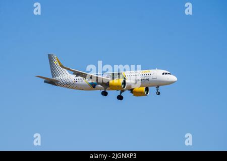 El Prat, Spanien, 8, Juli 2022. Flugzeuge landen. Quelle: JG/Alamy Live News Stockfoto