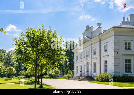 Schloss Uzutrakis. Kolonnadenvilla inmitten von Landschaftsgärten Stockfoto