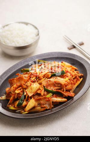 Schweinebauch und Kimchi-Rührbraten, koreanische Küche Stockfoto