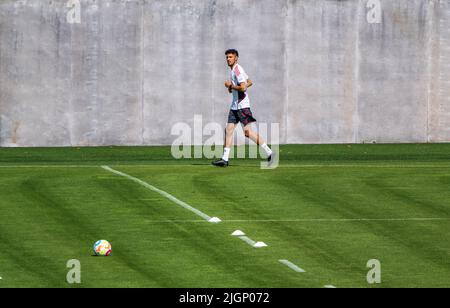 München, Deutschland. 12.. Juli 2022. Noussair Mazraoui nimmt am Training des FC Bayern auf dem Vereinsgelände Teil. Kredit: Peter Kneffel/dpa/Alamy Live Nachrichten Stockfoto