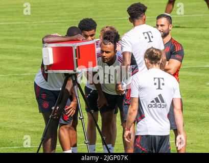 München, Deutschland. 12.. Juli 2022. Die Spieler des FC Bayern München nehmen am Training des FC Bayern auf dem Vereinsgelände Teil. Kredit: Peter Kneffel/dpa/Alamy Live Nachrichten Stockfoto