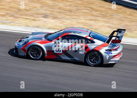 Mogyorod, Ungarn - 9. Juli 2022: GT Cup Open Europe. Porsche 991 GT3. Motorsport und Rennen. Sportwagen und Supersportwagen. Grand prix und Rennen. Action-Phot Stockfoto