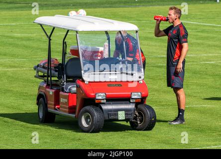 München, Deutschland. 12.. Juli 2022. Trainer Julian Nagelsmann nimmt am Training des FC Bayern auf dem Vereinsgelände Teil. Kredit: Peter Kneffel/dpa/Alamy Live Nachrichten Stockfoto