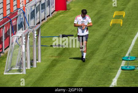 München, Deutschland. 12.. Juli 2022. Noussair Mazraoui nimmt am Training des FC Bayern auf dem Vereinsgelände Teil. Kredit: Peter Kneffel/dpa/Alamy Live Nachrichten Stockfoto