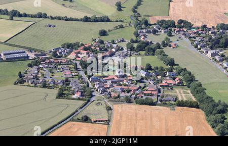 Luftaufnahme aus dem Südosten des Dorfes Aldbrough St John in North Yorkshire in der Nähe von Richmond Stockfoto