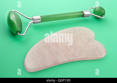 Wellness und Beauty Massage Stein und Jade Roller Stockfoto