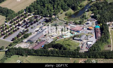 Luftaufnahme des Lightwater Valley Family Adventure Park, einem Vergnügungspark in der Nähe von Ripon, North Yorkshire Stockfoto