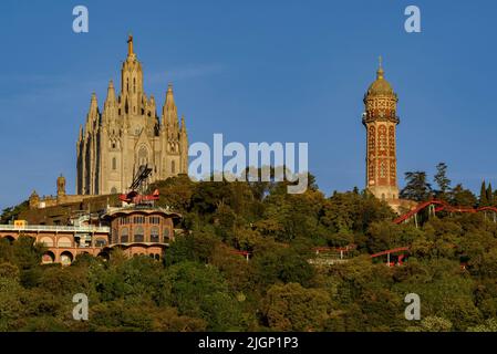 Der Sühnentempel des Heiligen Herzens Sagra Cor del Tibidabo am Morgen (Barcelona, Katalonien, Spanien) ESP: El templo del Tibidabo, España Stockfoto