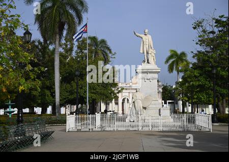 Panoramablick auf den José Martí Park ein nationales Denkmal mit der Marmorstatue von José Martí, einem Dichter und revolutionären Philosophen in Cienfuegos Kuba. Stockfoto